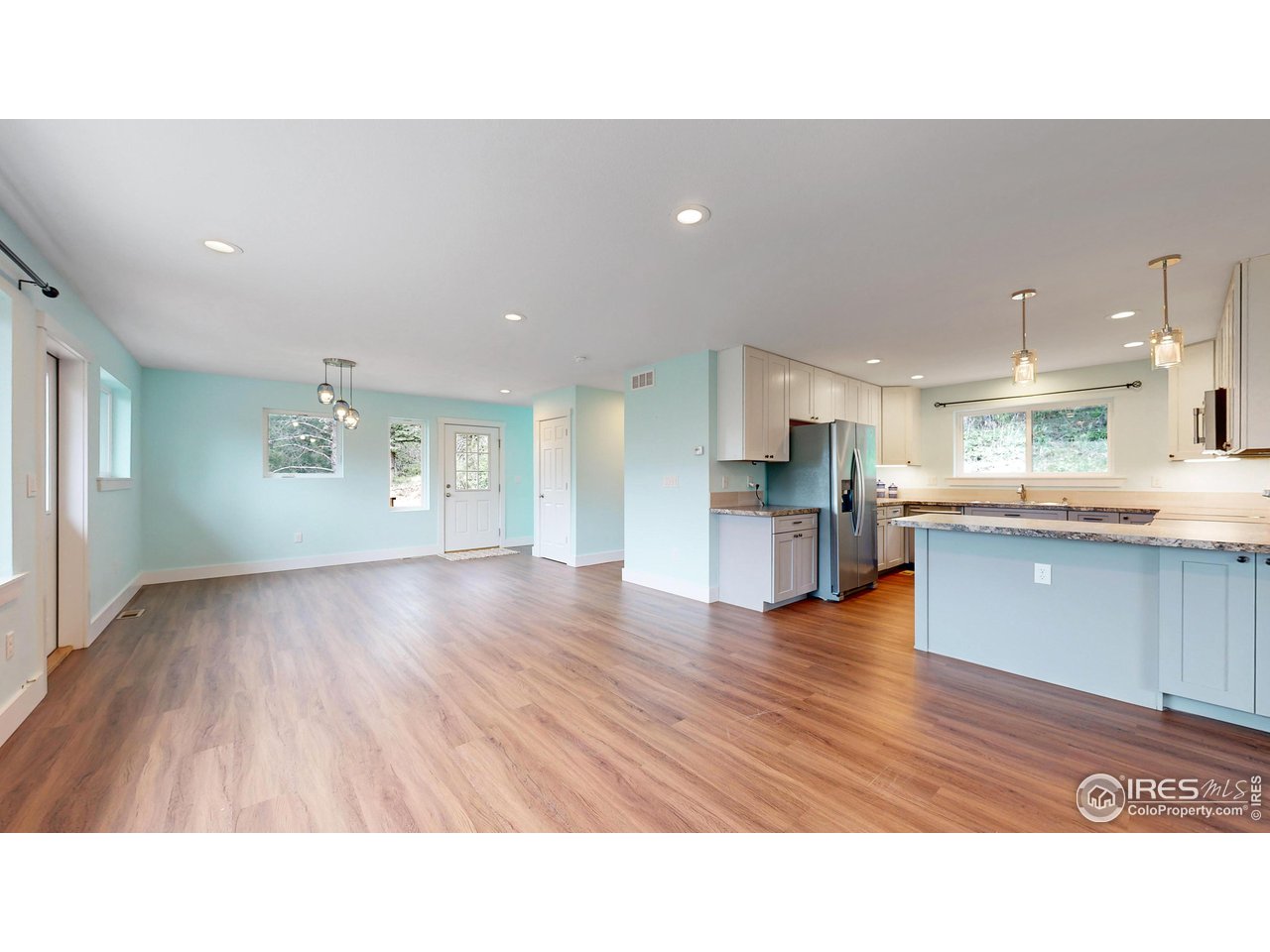922 Easton Road Lyons, CO 80540 - Photo 4 of 38 Eat-in Kitchen and Dining Area
