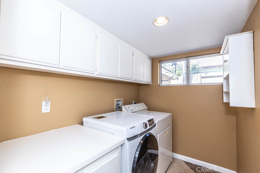 1881 Duncan Way Corona, CA 92881 - Photo 18 of 75 a utility room with dryer and washer