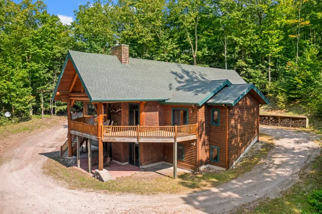 $1,500,000 | 15382 Maxey Road, Arcadia, MI 49613