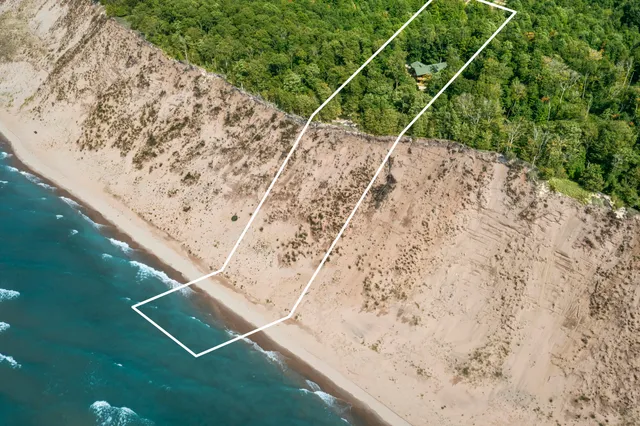 $1,500,000 | 15382 Maxey Road, Arcadia, MI 49613