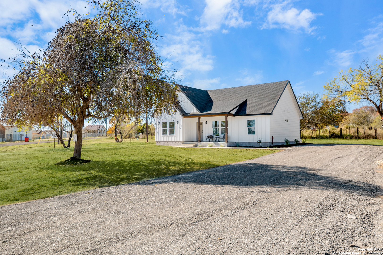 732 County Road 6846 Lytle, TX 78052 - Photo 2 of 38