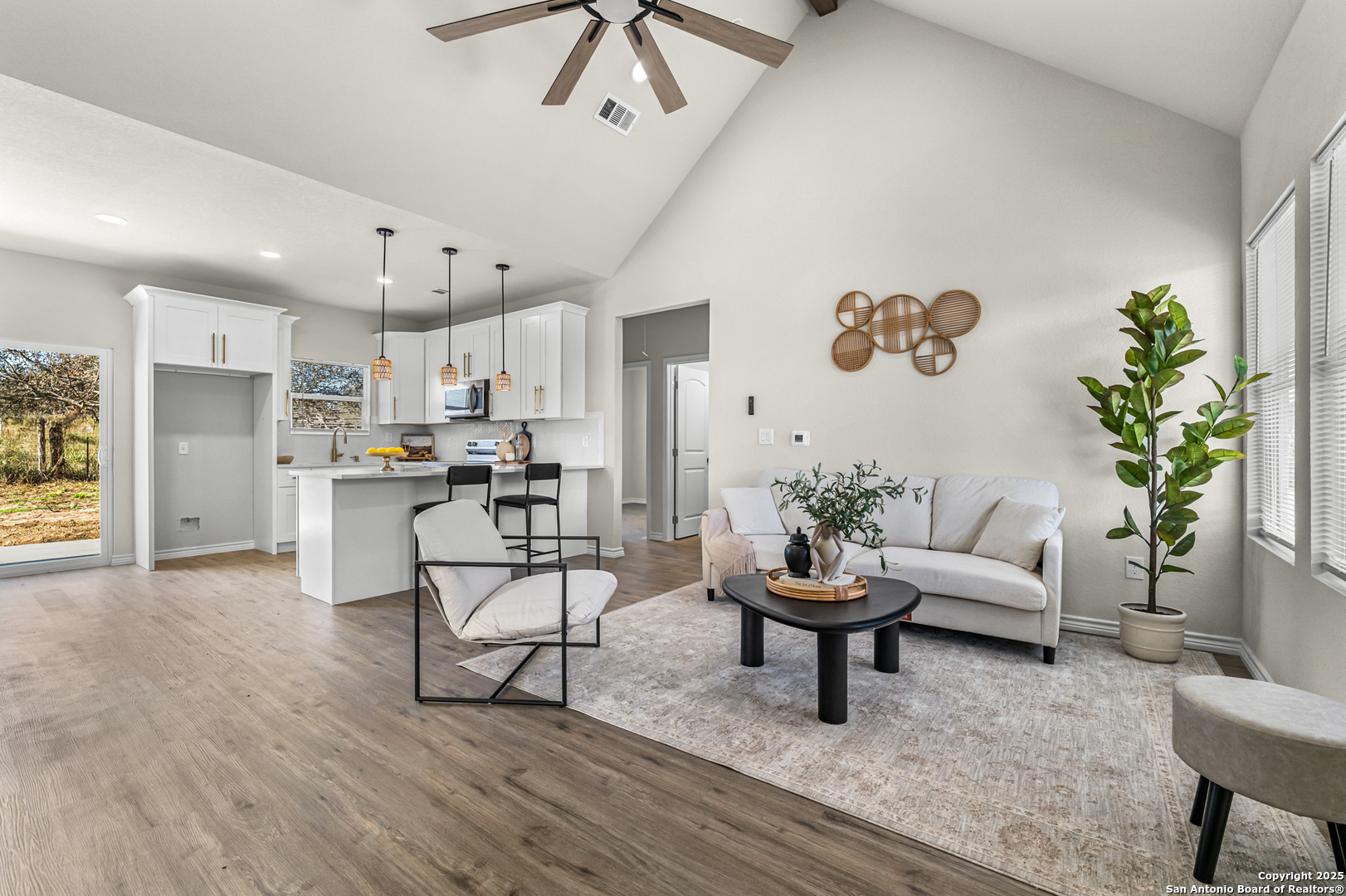 732 County Road 6846 Lytle, TX 78052 - Photo 5 of 38