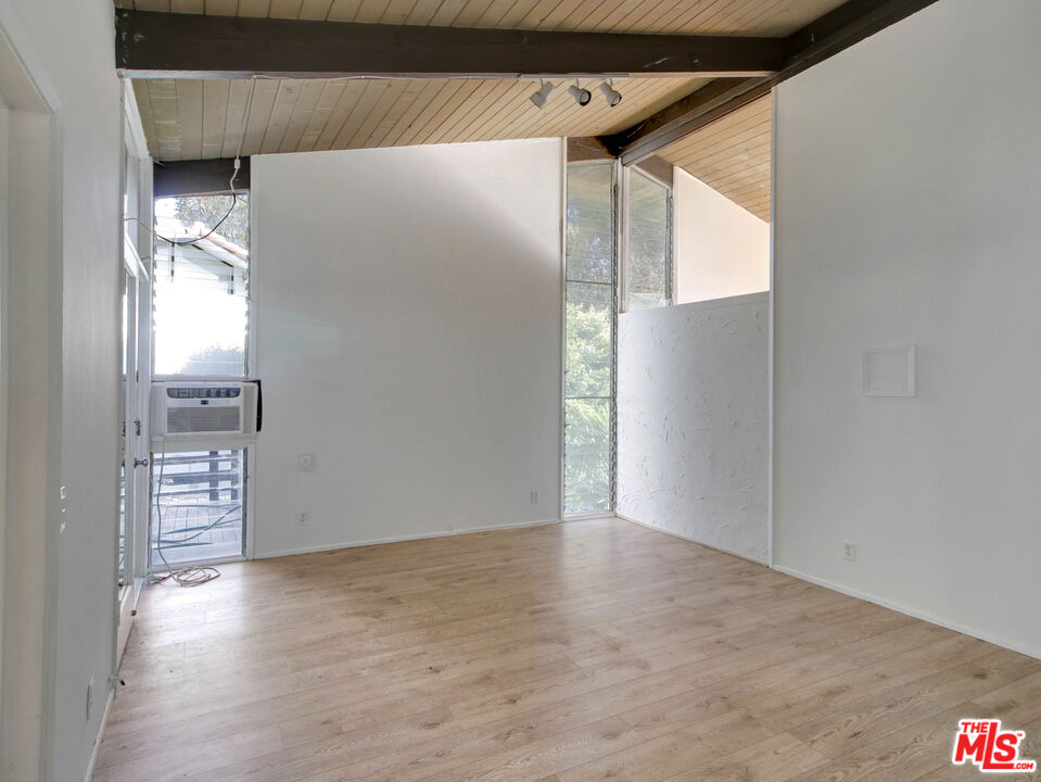 3557 Serra Road Malibu, CA 90265 - Photo 13 of 18