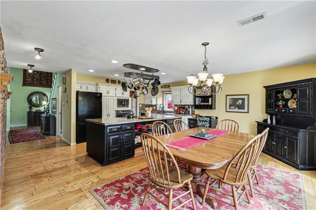 4404 Southwest Hickory Lane Blue Springs, MO 64015 - Photo 15 of 46