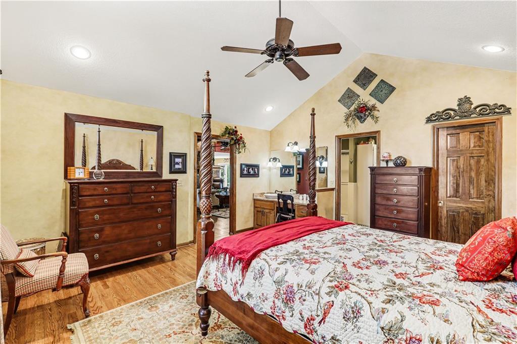 4404 Southwest Hickory Lane Blue Springs, MO 64015 - Photo 28 of 46