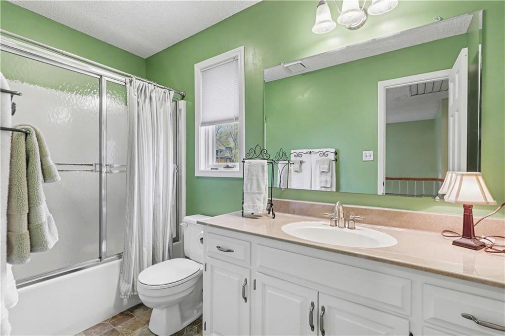 4404 Southwest Hickory Lane Blue Springs, MO 64015 - Photo 36 of 46