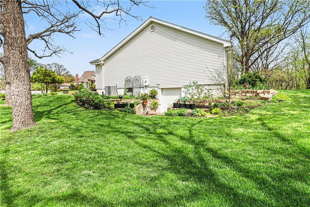 4404 Southwest Hickory Lane Blue Springs, MO 64015 - Photo 44 of 46