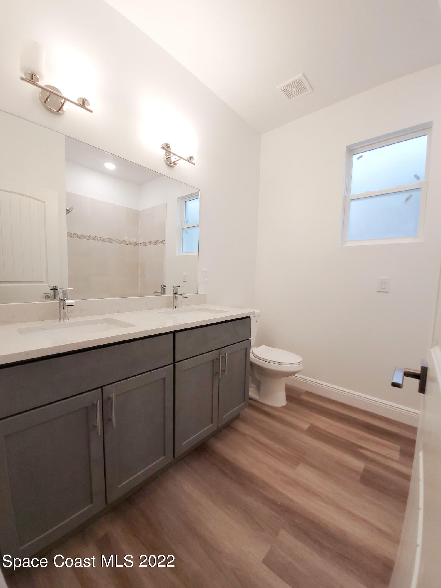 736 Doverbrook Road Northwest Palm Bay, FL 32907 - Photo 14 of 17 Guest Bath
