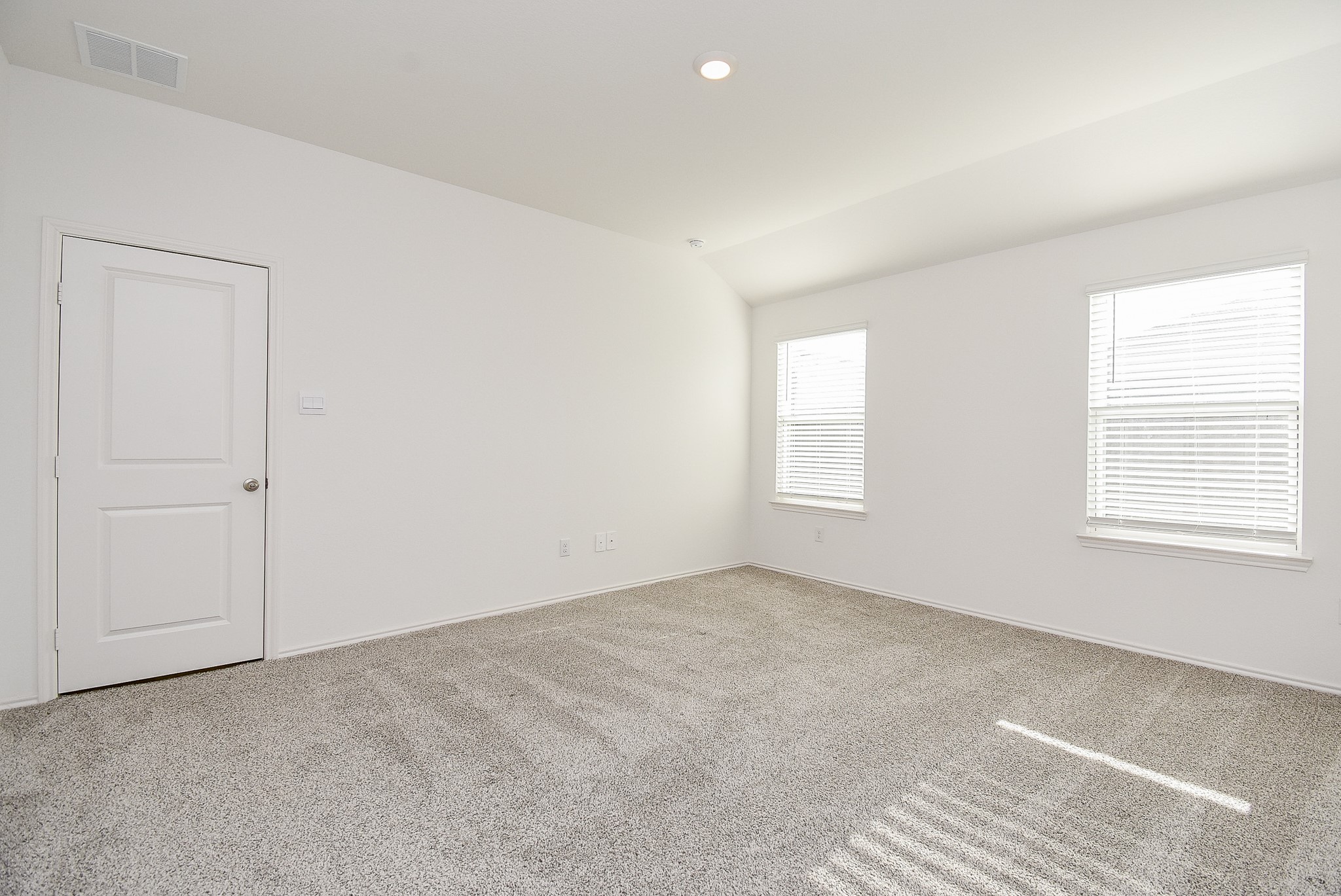 2827 Bur Lndg Lane Rosenberg, TX 77469 - Photo 15 of 20 an empty room with windows