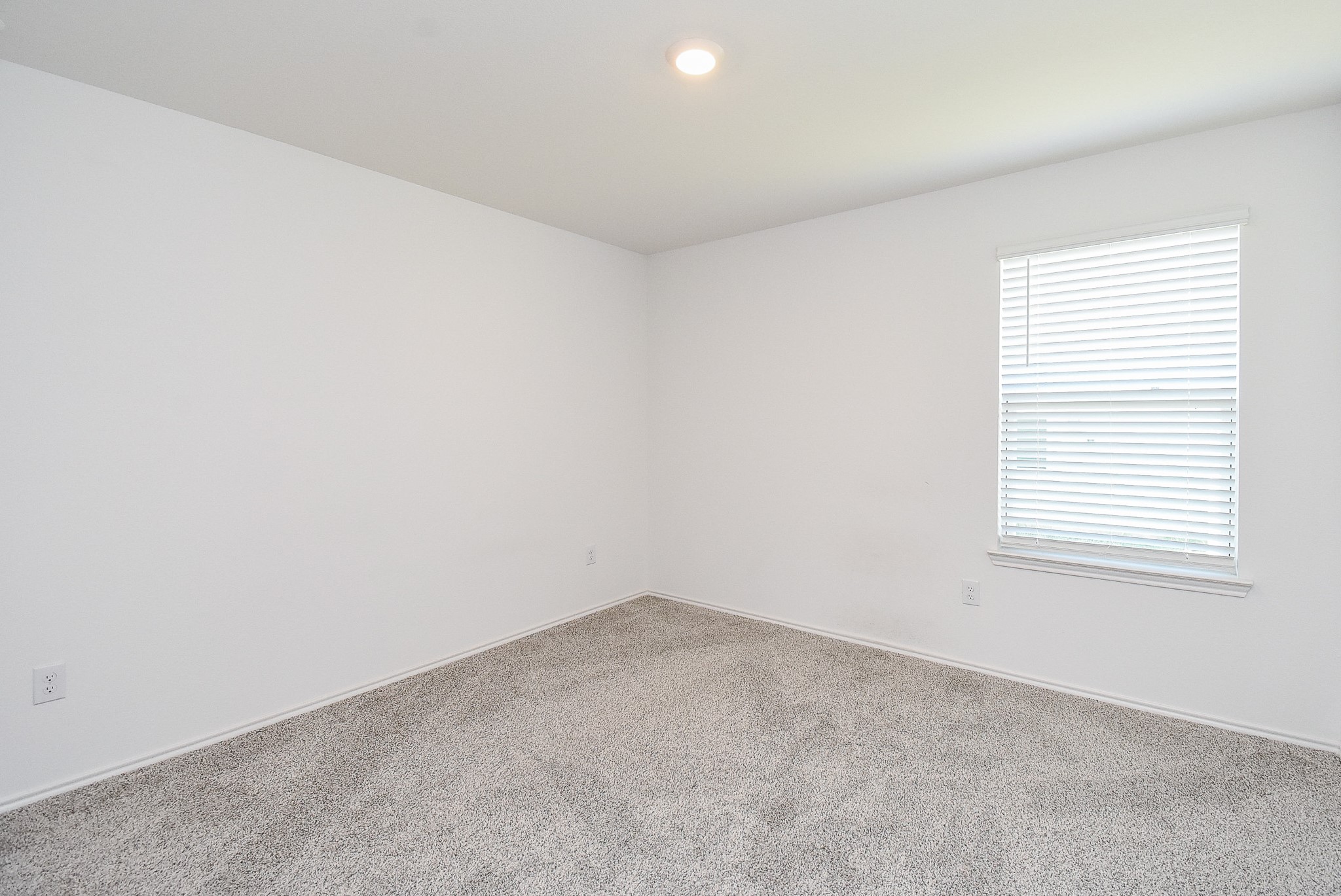 2827 Bur Lndg Lane Rosenberg, TX 77469 - Photo 6 of 20 an empty room with a window