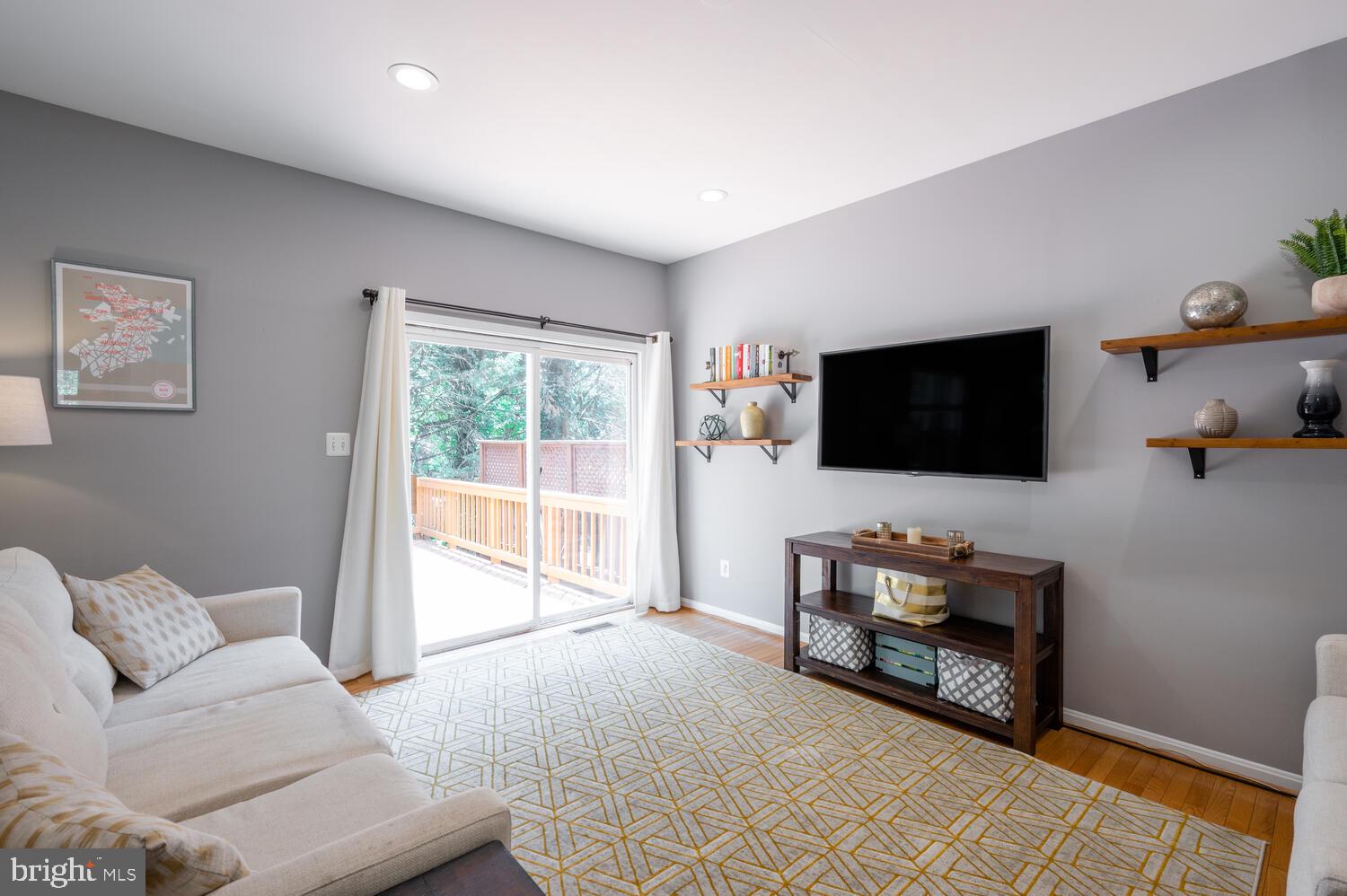 2801 Roesh Way Vienna, VA 22181 - Photo 2 of 32 Wonderful Living Room with Hardwood Floors