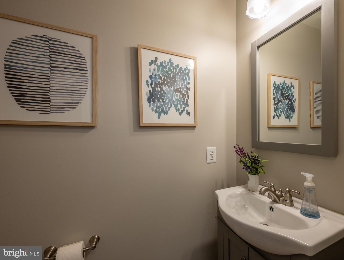 2801 Roesh Way Vienna, VA 22181 - Photo 12 of 32 Upgraded Powder Room with Pedestal Sink