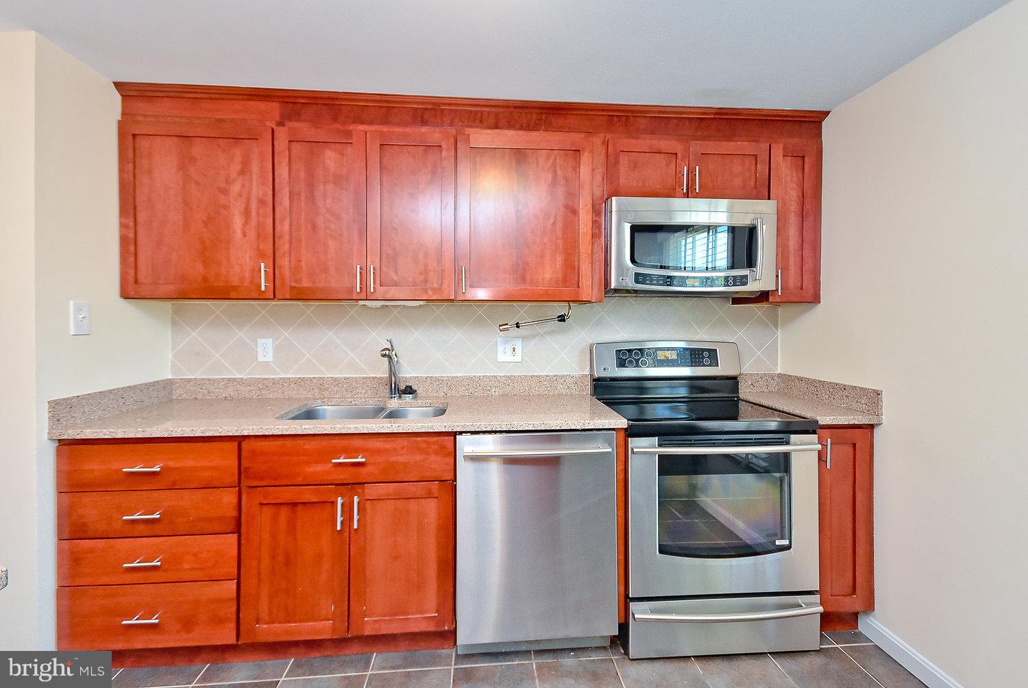 3728 Stonesboro Road Fort Washington, MD 20744 - Photo 8 of 26 Kitchen with stainless Steel Appliances