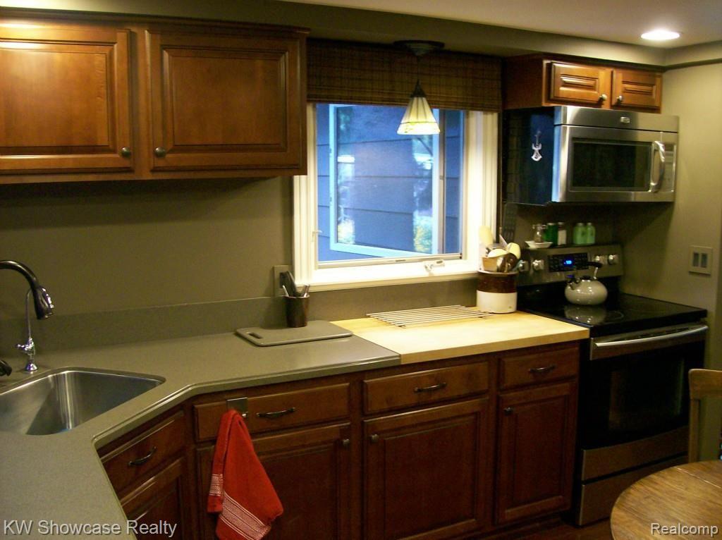 10180 Reese Road Clarkston, MI 48348 - Photo 17 of 66 Kitchen 3