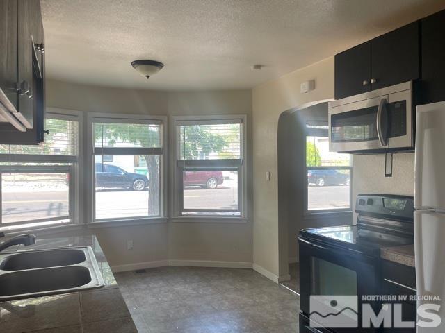 690 Cleveland Avenue Reno, NV 89503 - Photo 4 of 15 a living room with furniture and windows