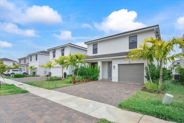$4,300 | 713 Southeast 15th Avenue, Homestead, FL 33033