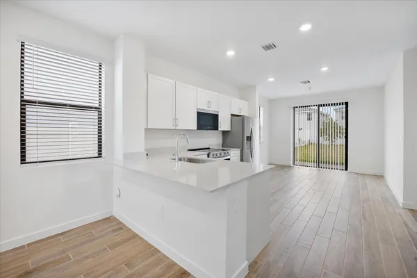 $4,300 | 713 Southeast 15th Avenue, Homestead, FL 33033