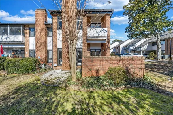 $2,000 | 3221 Clairmont N Northeast, Atlanta, GA 30329