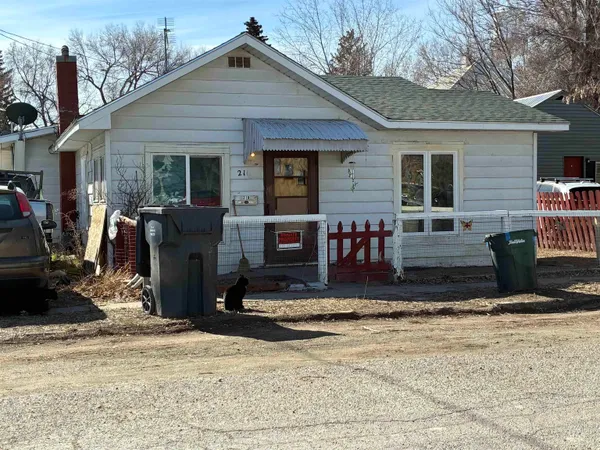 $98,500 | 210 East 2nd Street, Shoshone, ID 83352