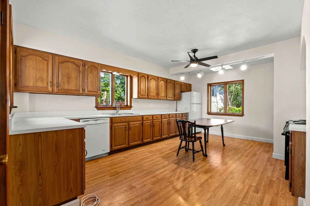 28 Hawthorne Street Lynn, MA 01902 - Photo 13 of 34