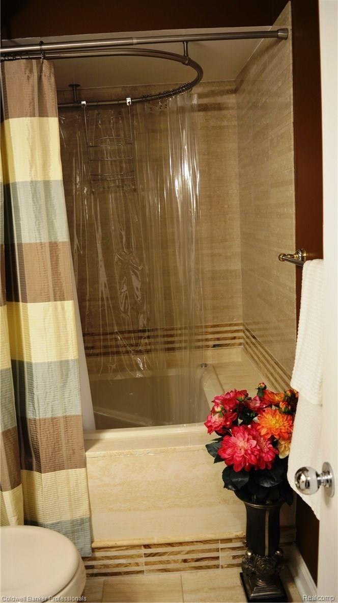 1750 Vernier Road, Unit 9 Grosse Pointe, MI 48236 - Photo 31 of 40 29.JPG