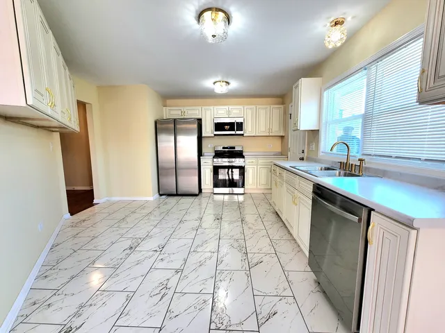 $199,999 | 9720 South Princeton Avenue, Chicago, IL 60628