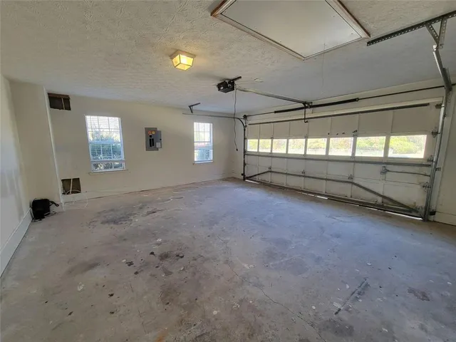 en empty room with windows and ceiling fan