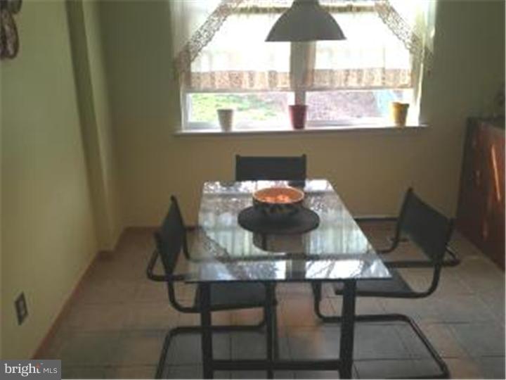 833 West Bells Mill Road Philadelphia, PA 19128 - Photo 10 of 22 Kitchen