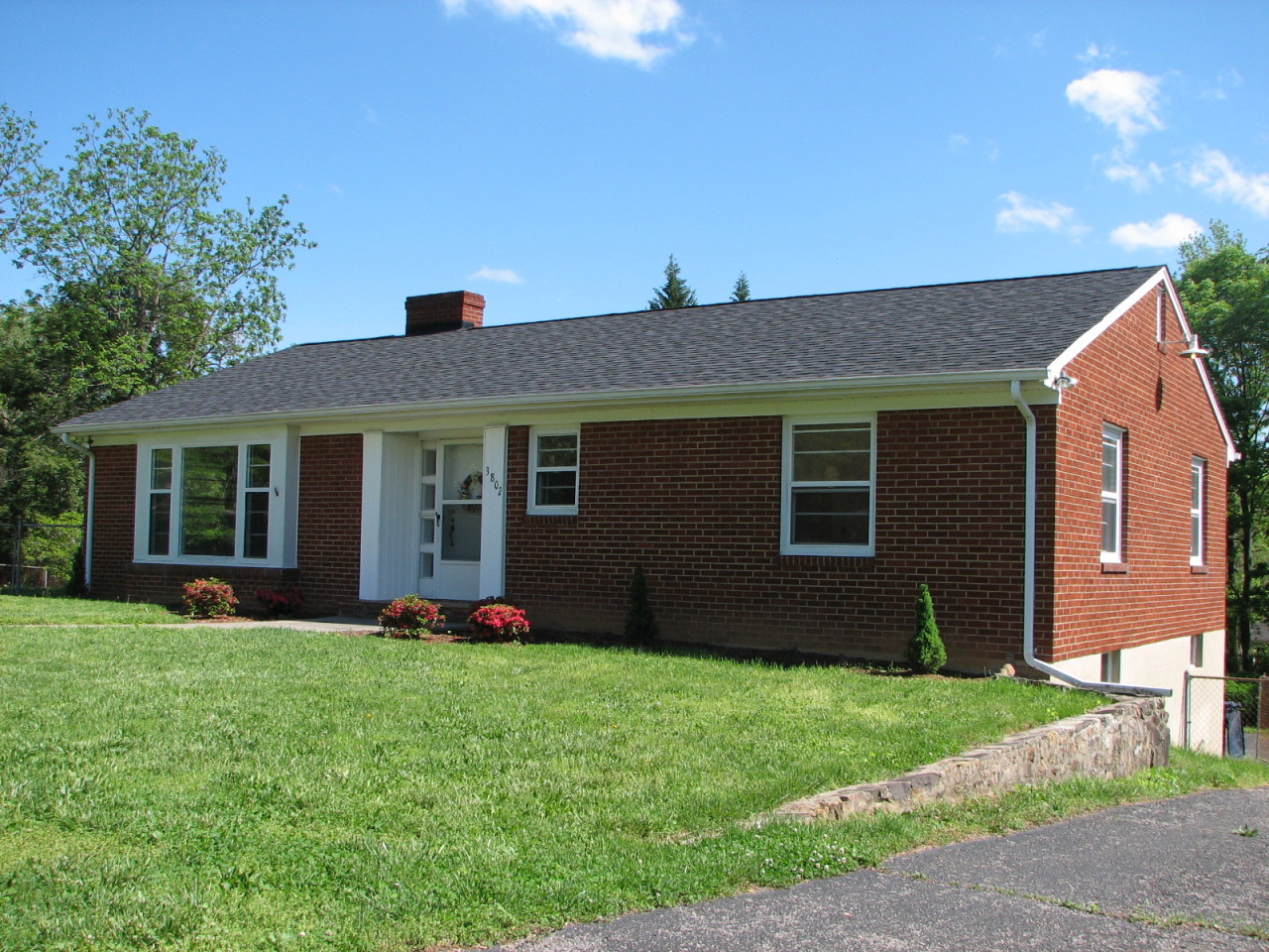 3802 Darlington Road Southwest Roanoke, VA 24018 - Photo 3 of 27 front2