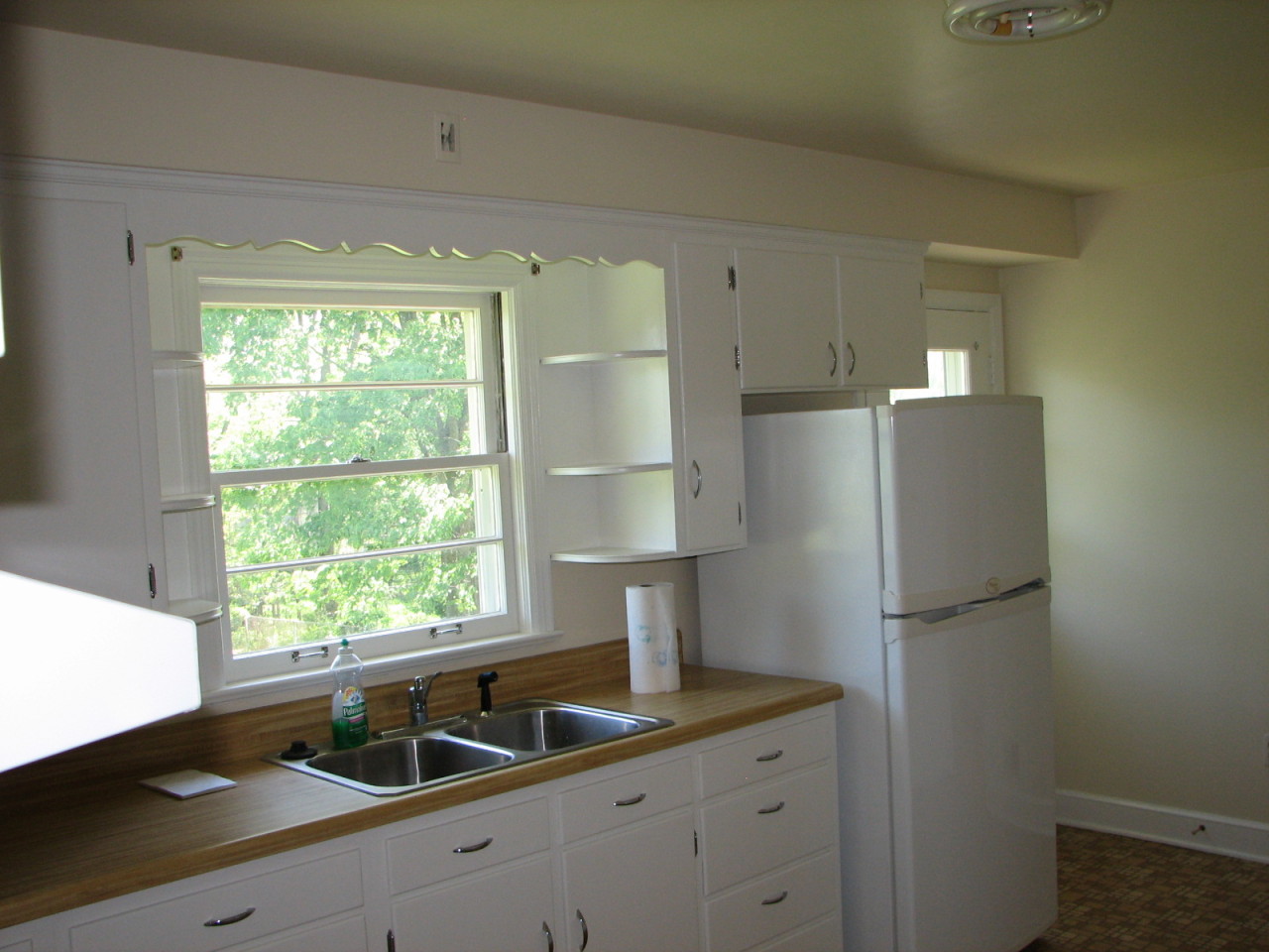 3802 Darlington Road Southwest Roanoke, VA 24018 - Photo 6 of 27 kitchen1