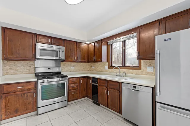 $449,500 | 1571 Winnetka Road, Glenview, IL 60025