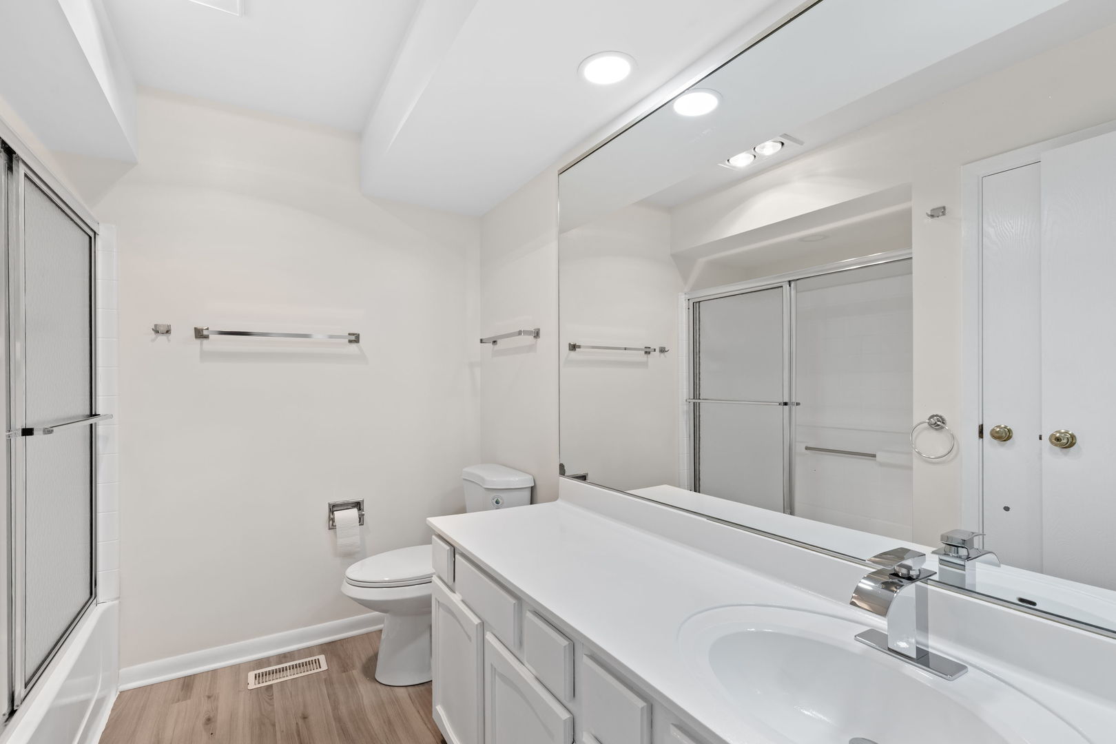 1571 Winnetka Road Glenview, IL 60025 - Photo 9 of 19