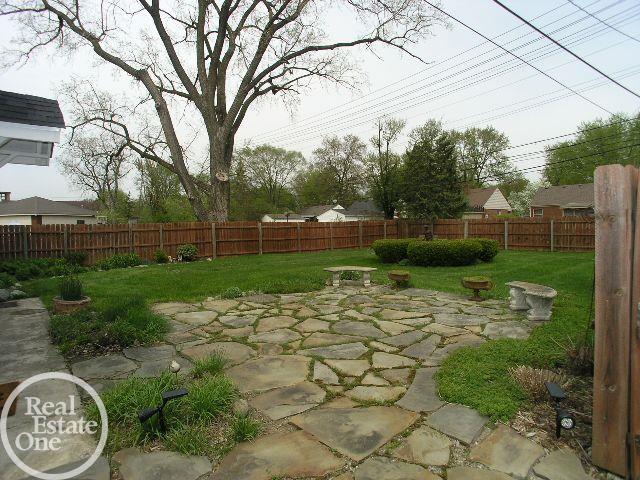 2172 Greenfield Road Berkley, MI 48072 - Photo 44 of 44 50074128-43.JPG