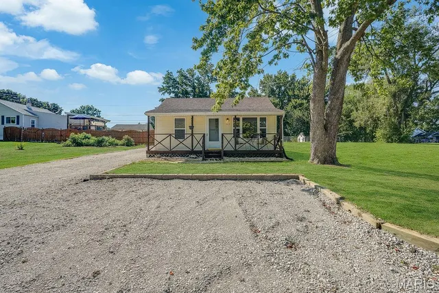 $115,000 | 305 Stephenson Avenue, South Roxana, IL 62087