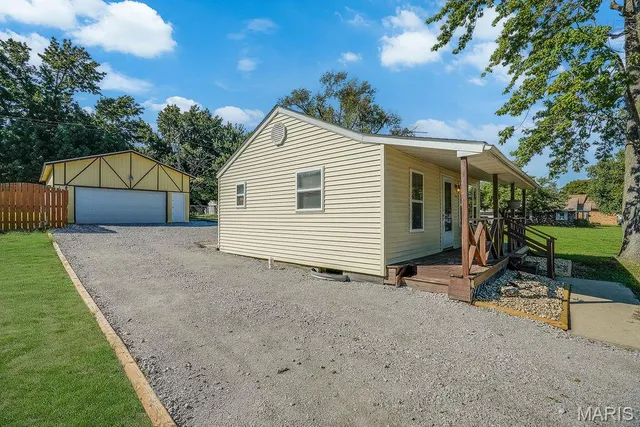 $115,000 | 305 Stephenson Avenue, South Roxana, IL 62087