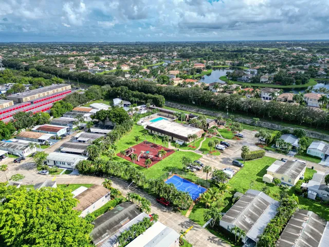$170,000 | 124 Plantation Boulevard, Lake Worth, FL 33467