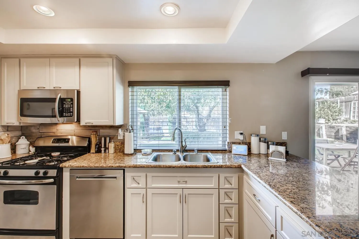 9340 Lake Hill Road Santee, CA 92071 - Photo 11 of 28 Gallery Image 11