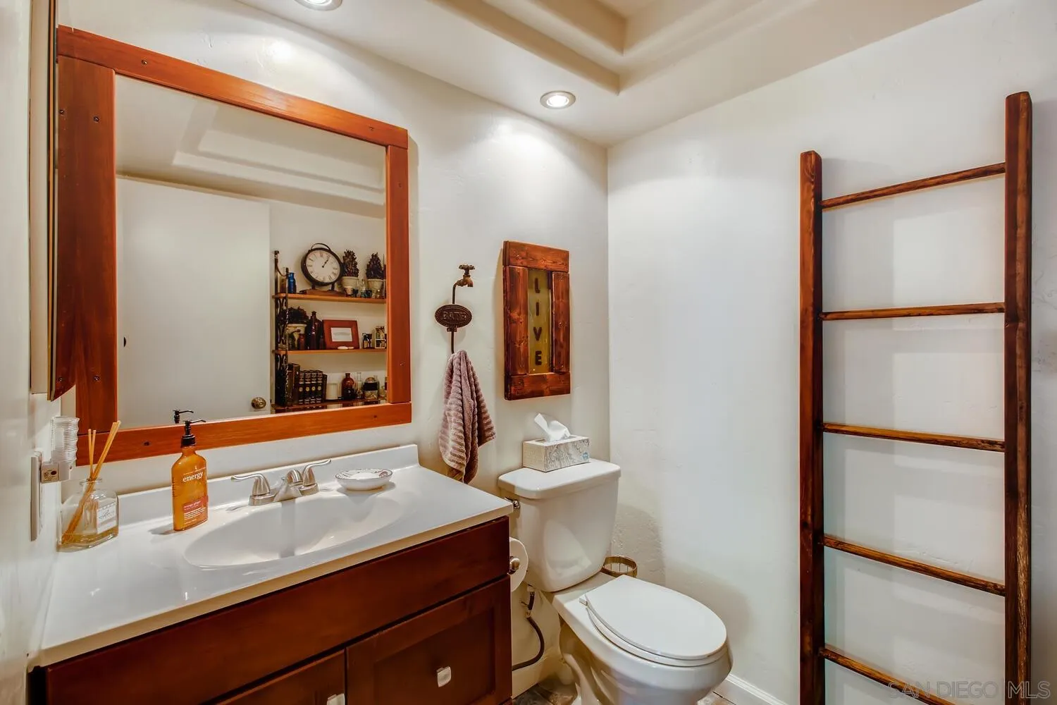 9340 Lake Hill Road Santee, CA 92071 - Photo 16 of 28 Gallery Image 16