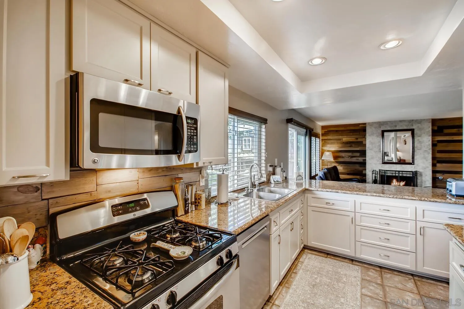 9340 Lake Hill Road Santee, CA 92071 - Photo 9 of 28 Gallery Image 9