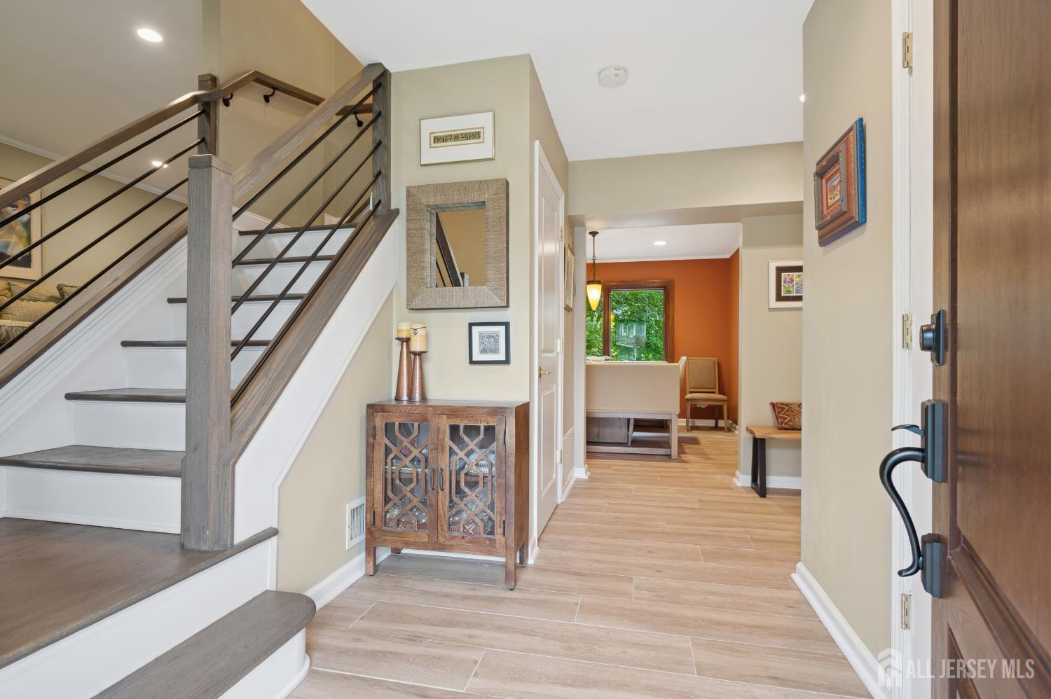 6 Steven Road Kendall Park, NJ 08824 - Photo 4 of 39 Gallery Image 4