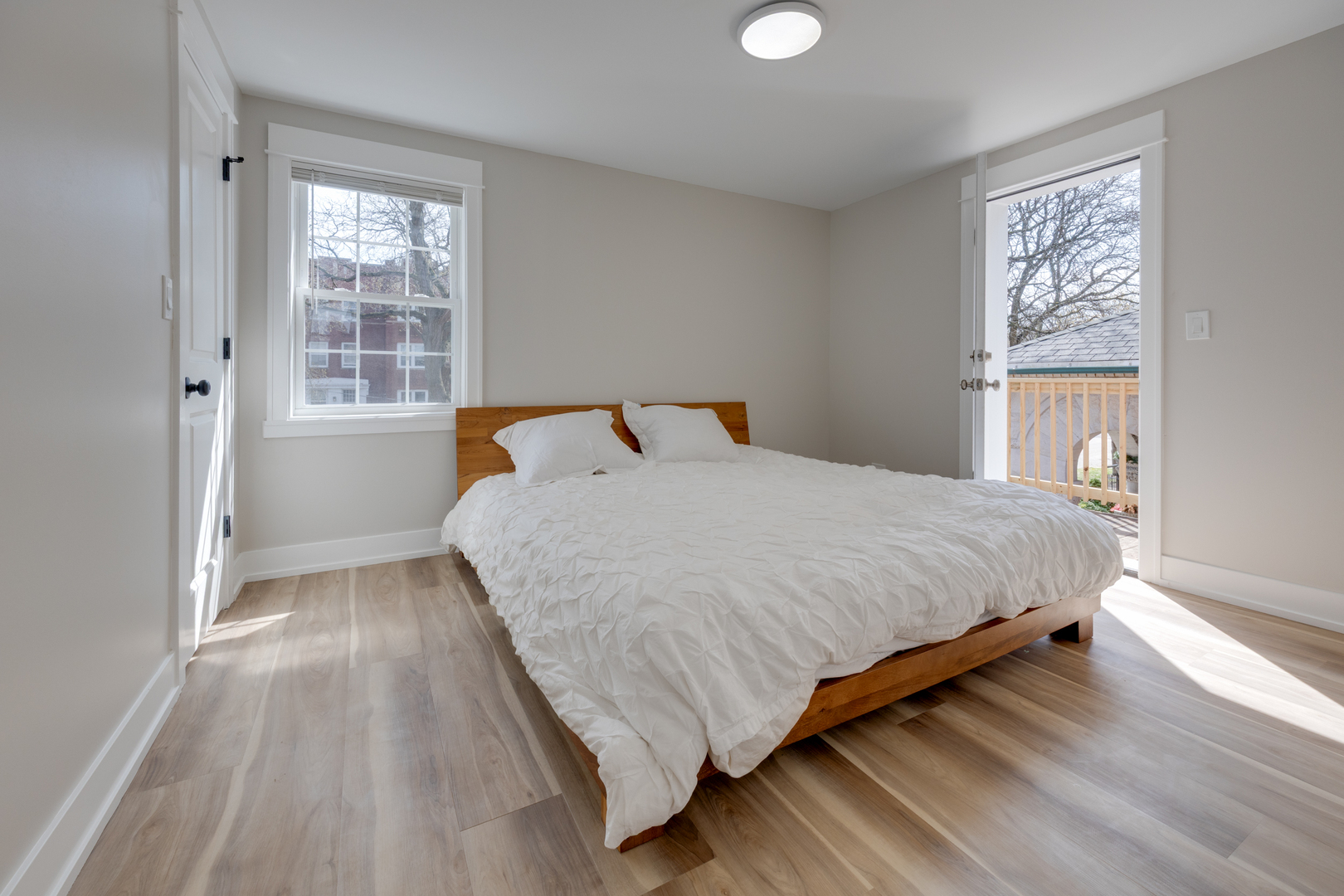 4134 South Michigan Avenue Chicago, IL 60653 - Photo 12 of 20 a large bed sitting in a bedroom next to a window