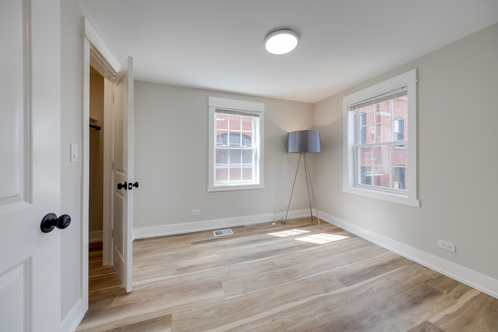 4134 South Michigan Avenue Chicago, IL 60653 - Photo 14 of 20 a view of livingroom with front door