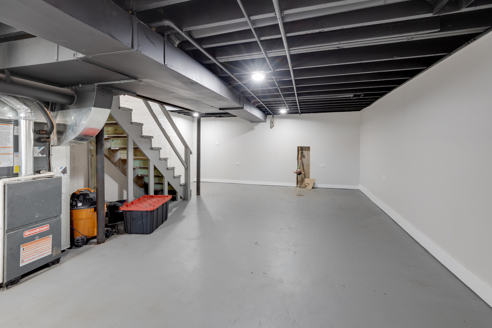 4134 South Michigan Avenue Chicago, IL 60653 - Photo 17 of 20 a view of empty room with wooden floor