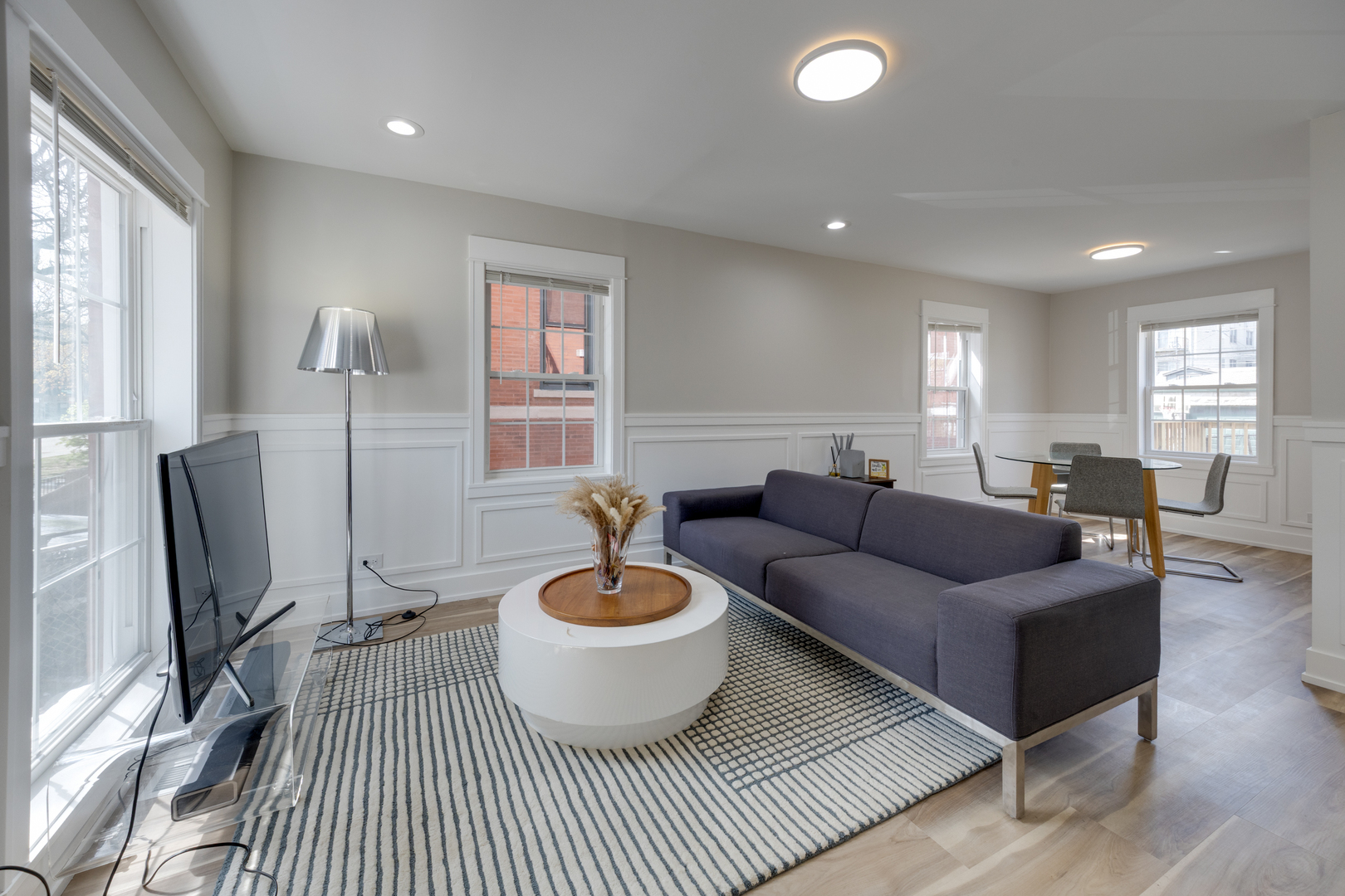 4134 South Michigan Avenue Chicago, IL 60653 - Photo 2 of 20 a living room with furniture and a window