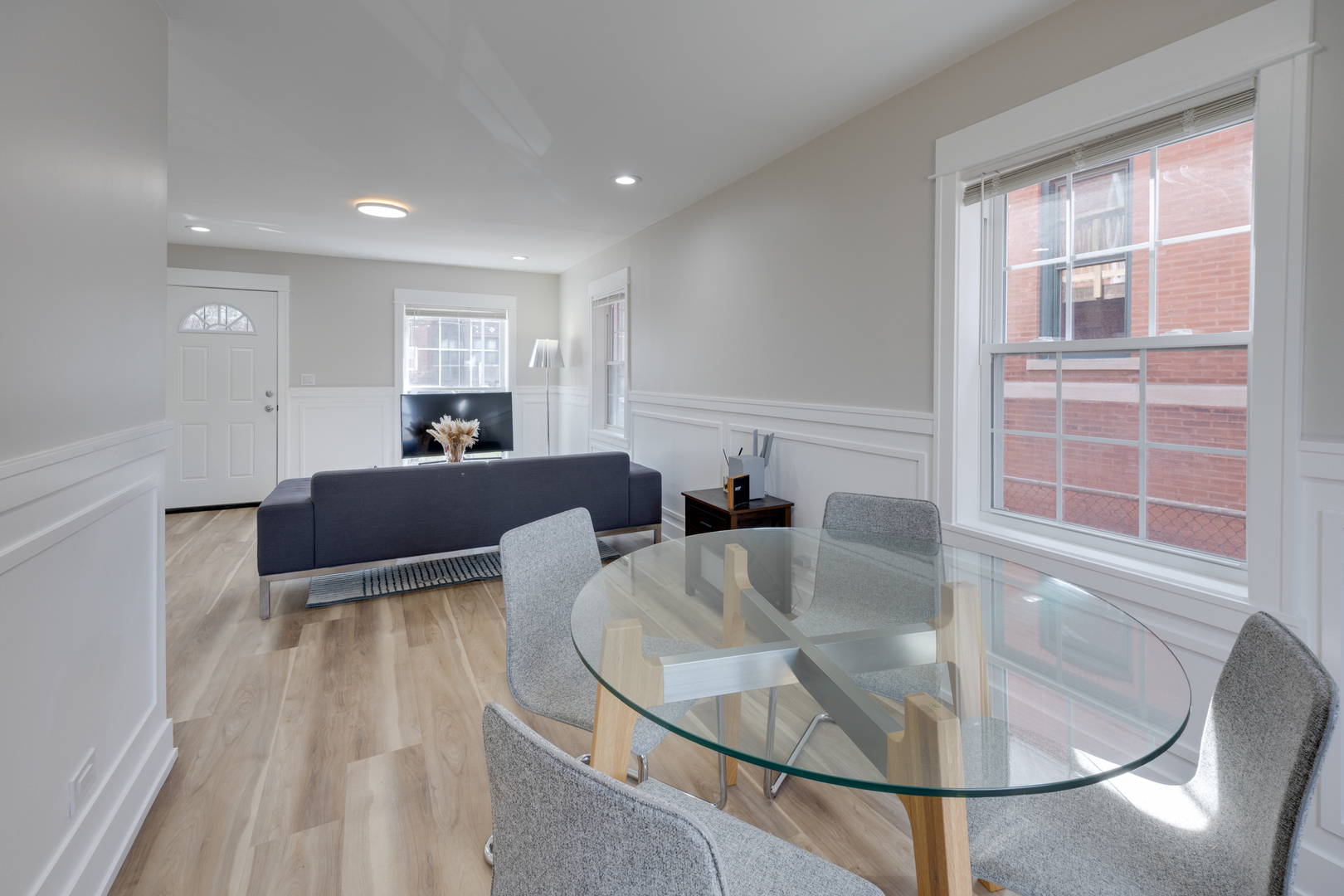 4134 South Michigan Avenue Chicago, IL 60653 - Photo 4 of 20 a living room with furniture and a table