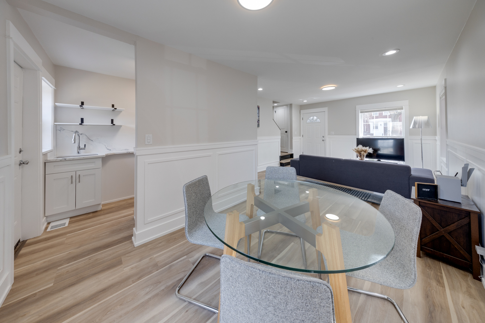 4134 South Michigan Avenue Chicago, IL 60653 - Photo 7 of 20 a view of kitchen and dining room