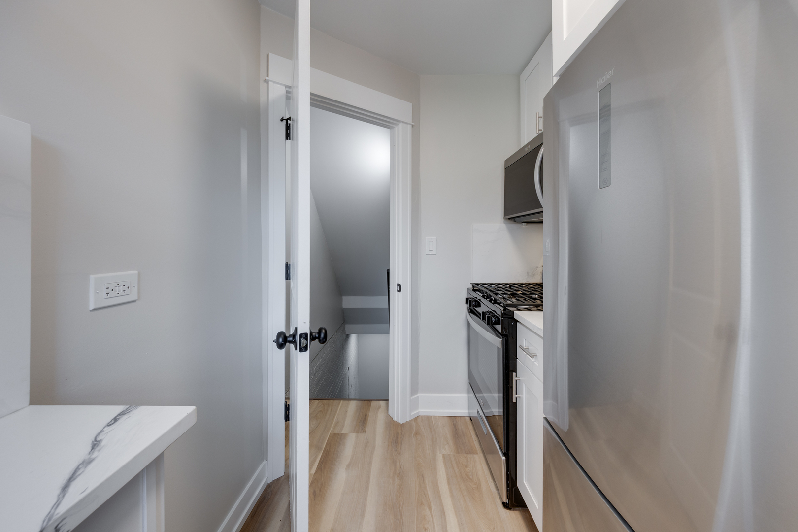 4134 South Michigan Avenue Chicago, IL 60653 - Photo 10 of 20 a bathroom with a shower