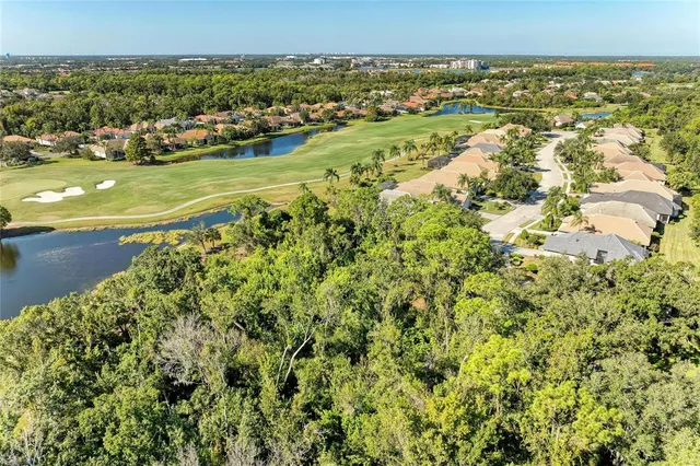 $565,000 | 6710 Pebble Beach Way, Lakewood Ranch, FL 34202