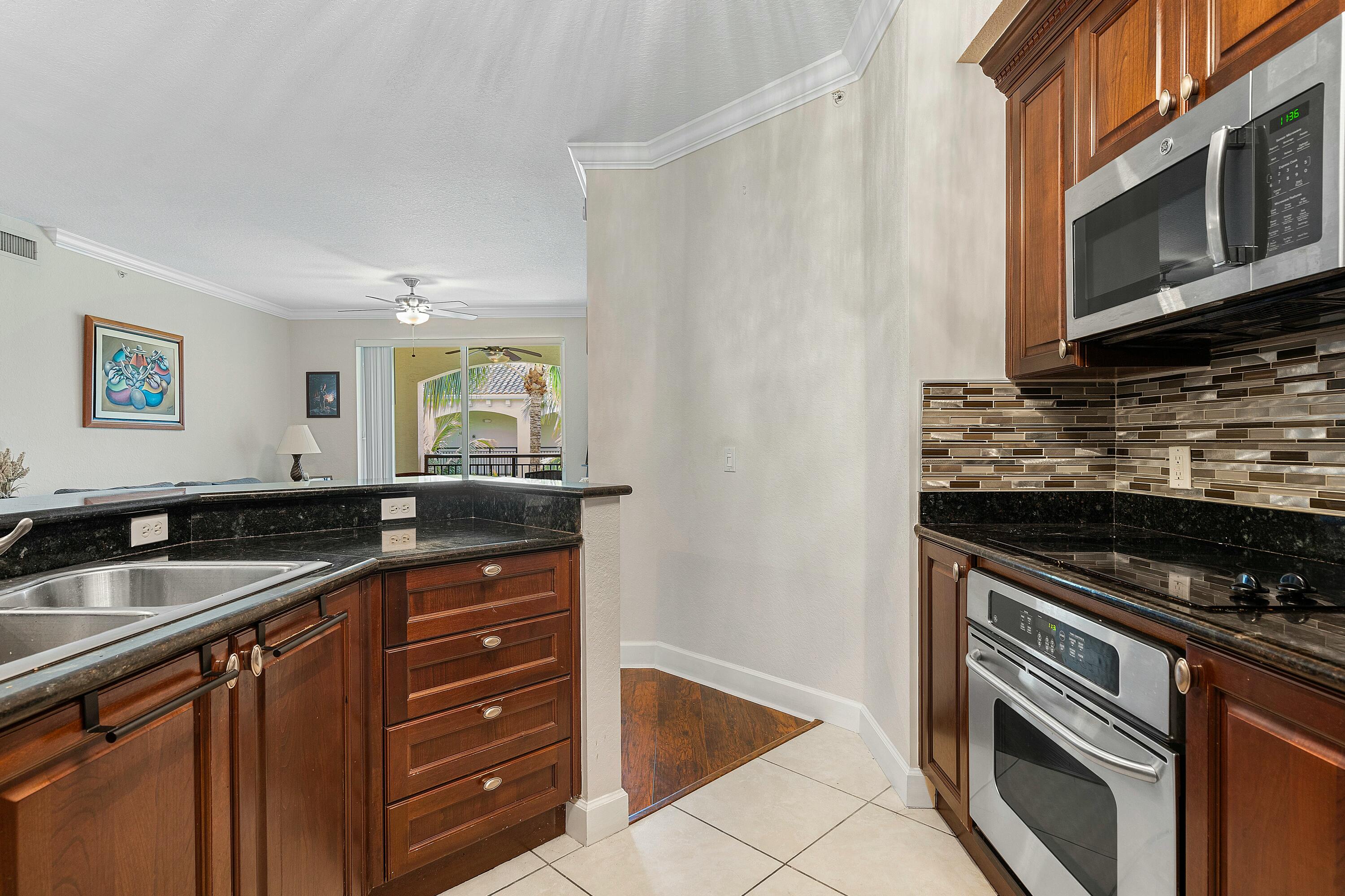 4 Renaissance Way, Unit 414 Boynton Beach, FL 33426 - Photo 7 of 19 Kitchen with Granite Counters