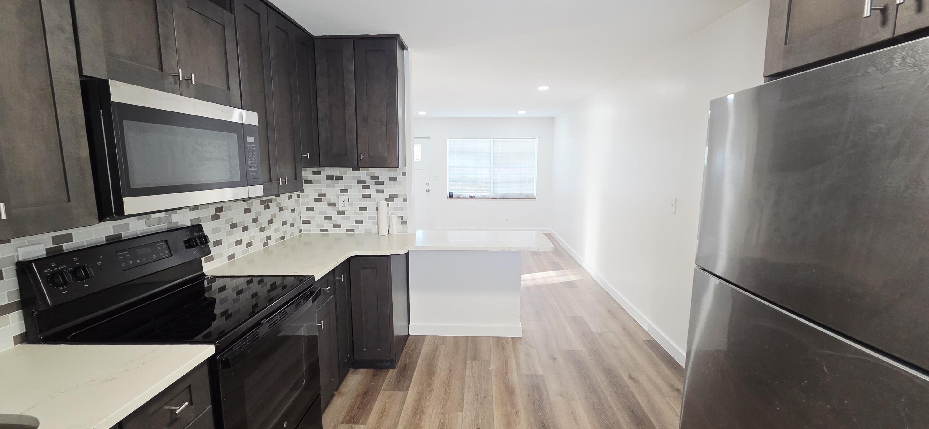 765 West 7th Street, Unit B Riviera Beach, FL 33404 - Photo 2 of 13 32687